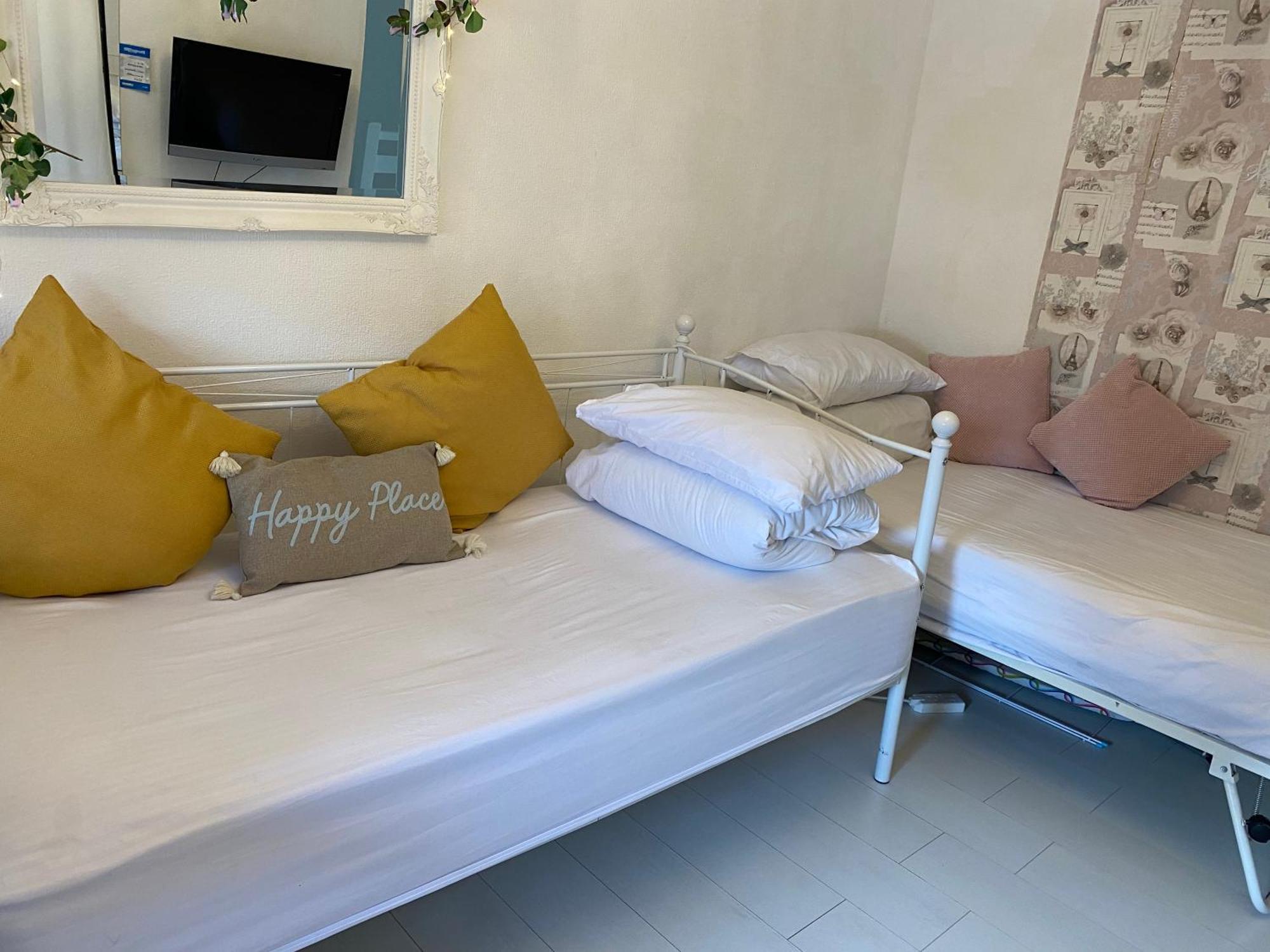 Happy Place With Kitchenette- Female Only Londra Exterior foto